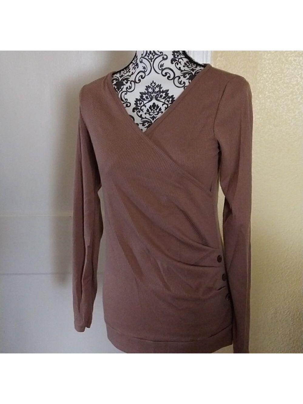 NWT MIMIGOGO  Brown  Long Sleeve Wrap Waffle  Knit TopButton       Size S